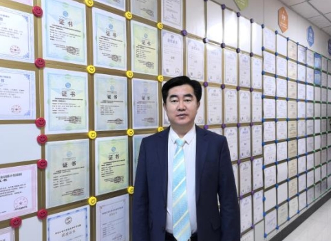 科研创新铸辉煌 教书育人谱华章